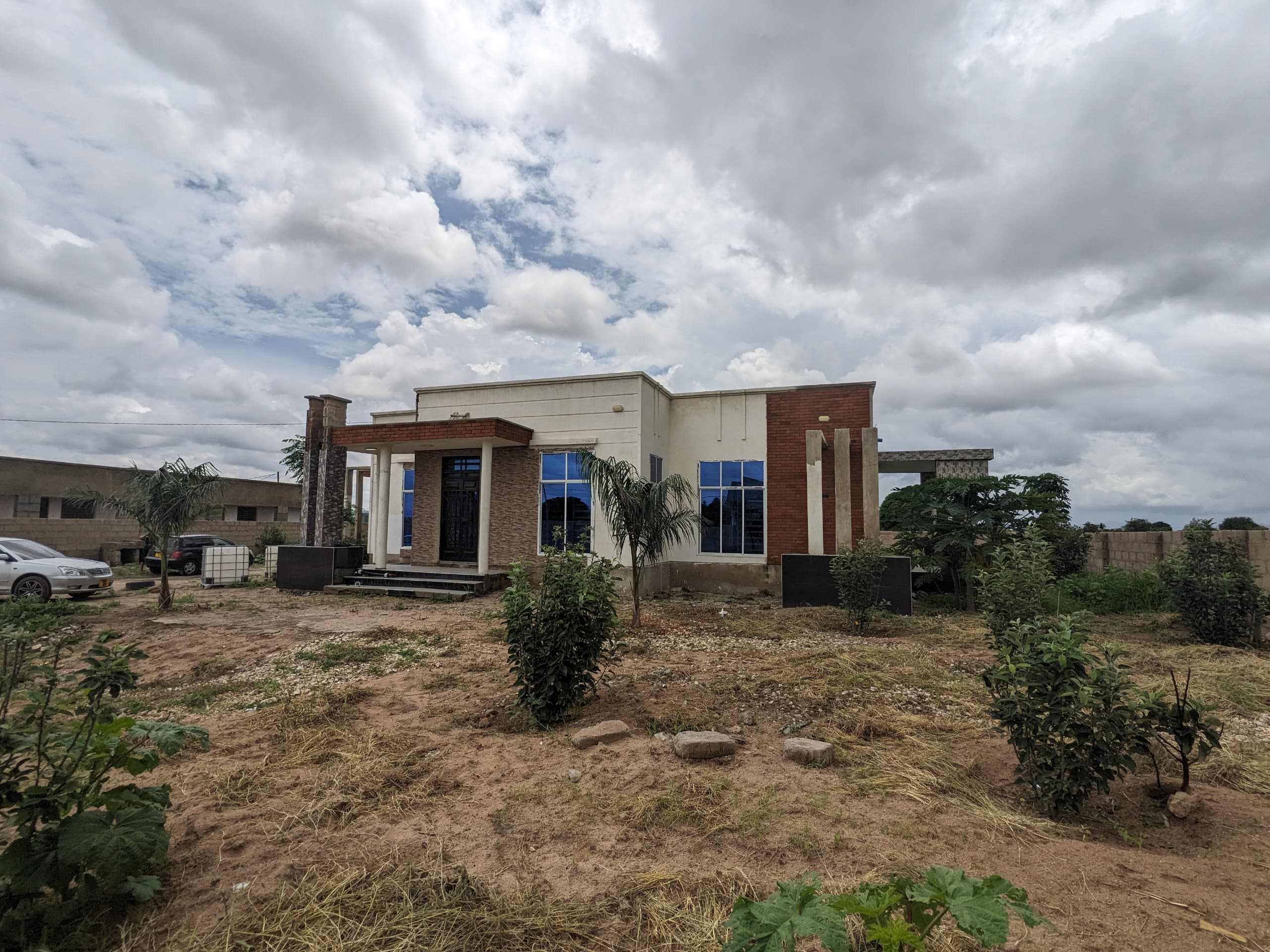 HOUSE AVAILABLE FOR SALE